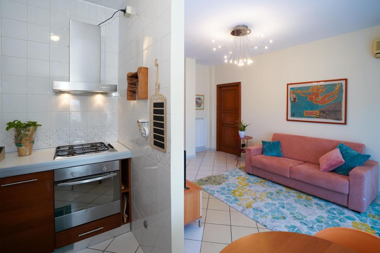 La Casa Di Azzurra Centro Citta Appartamento Fino A 4 Posti Letto E 2 Bagni 포자 외부 사진