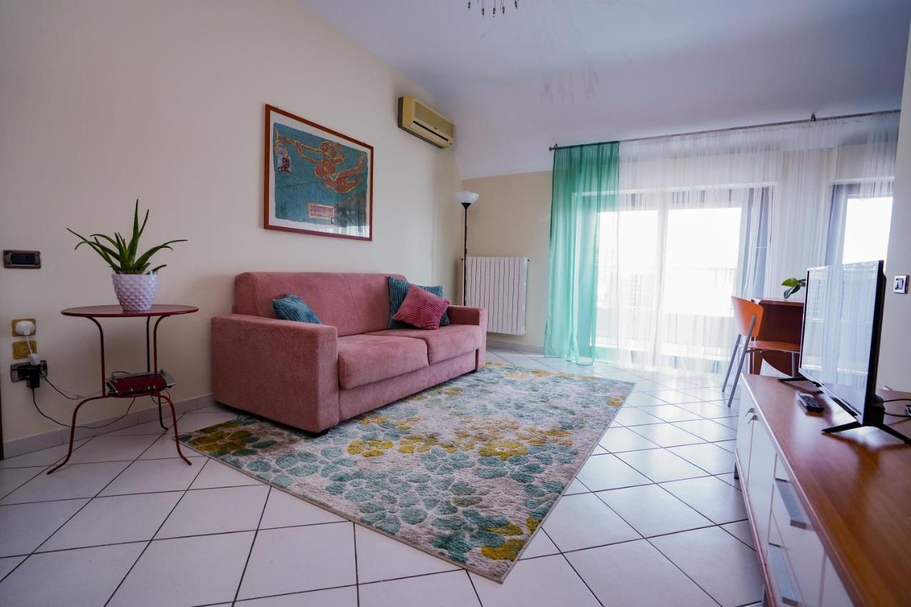 La Casa Di Azzurra Centro Citta Appartamento Fino A 4 Posti Letto E 2 Bagni 포자 외부 사진