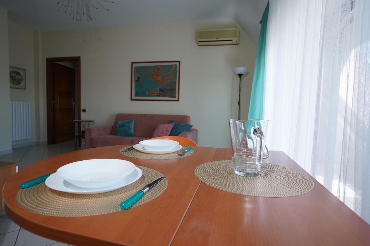 La Casa Di Azzurra Centro Citta Appartamento Fino A 4 Posti Letto E 2 Bagni 포자 외부 사진