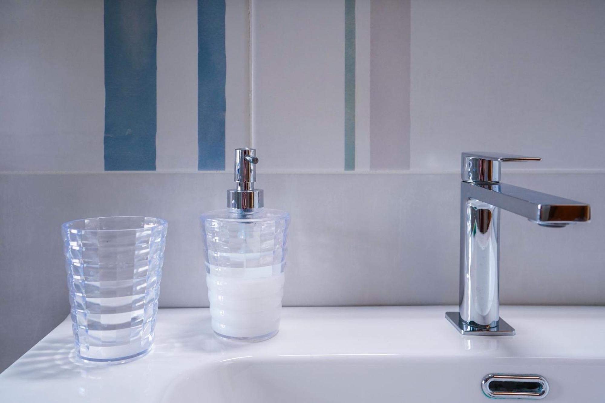 La Casa Di Azzurra Centro Citta Appartamento Fino A 4 Posti Letto E 2 Bagni 포자 외부 사진