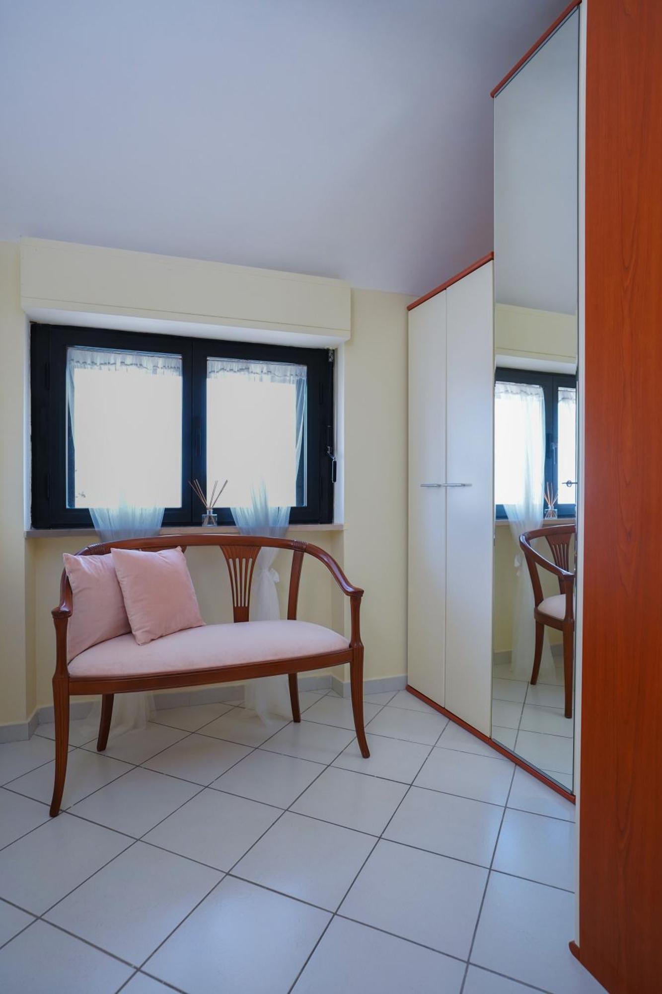 La Casa Di Azzurra Centro Citta Appartamento Fino A 4 Posti Letto E 2 Bagni 포자 외부 사진